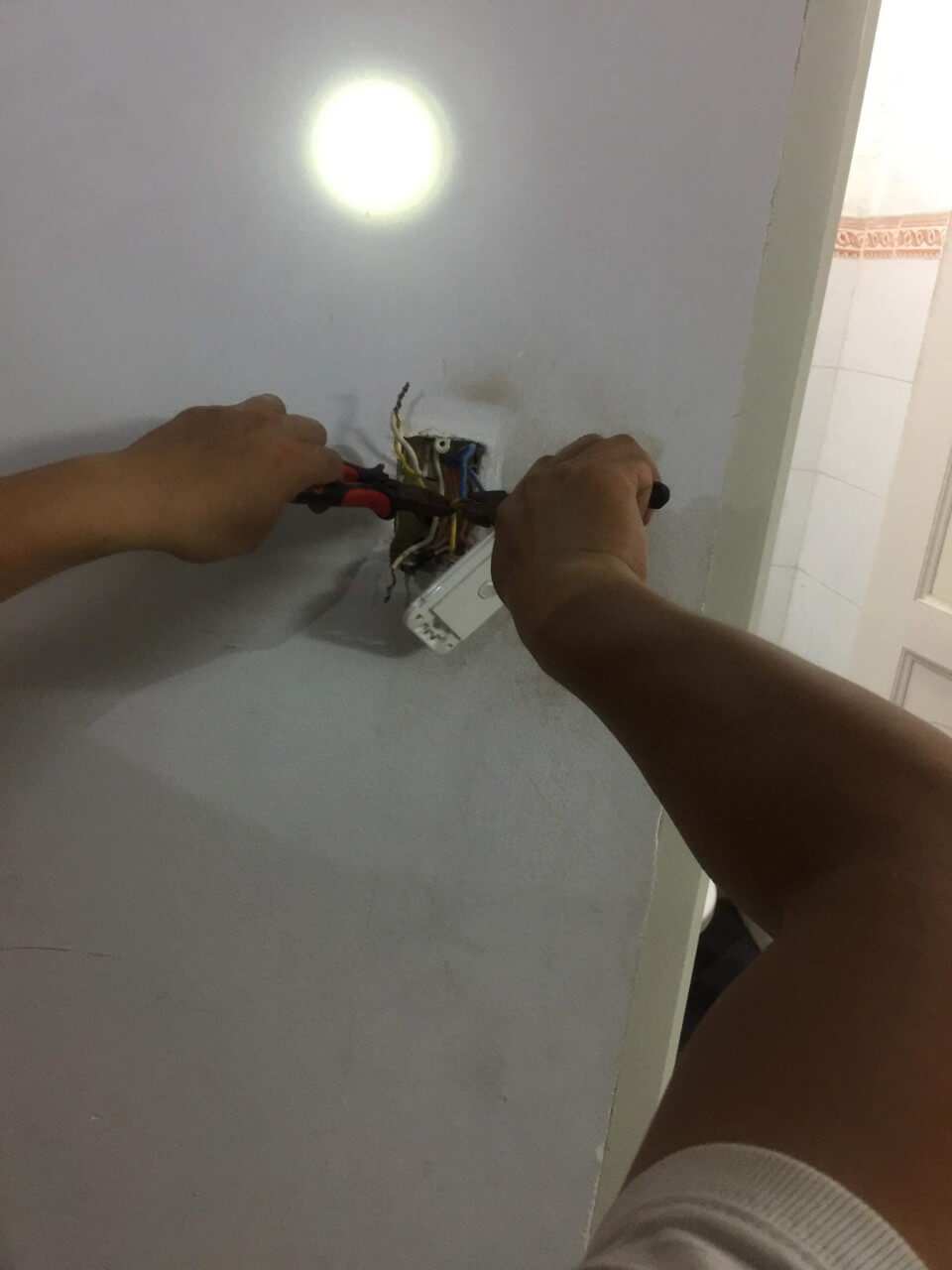Lap dat, sua dien nuoc quan 4 chuyen nghiep